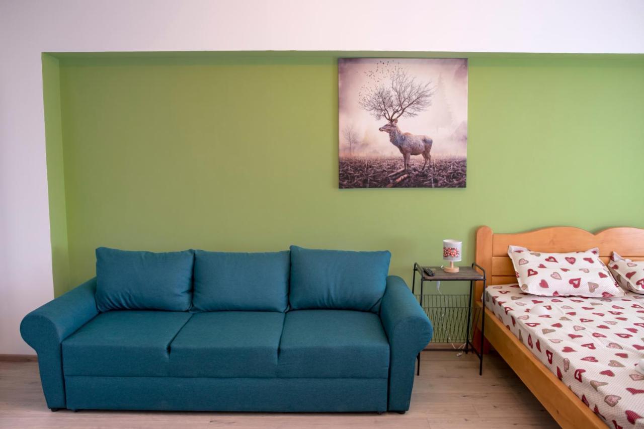 Studio Moghioros Rezidence 2 Bukares Bagian luar foto