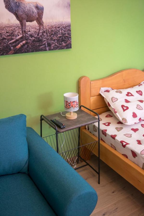 Studio Moghioros Rezidence 2 Bukares Bagian luar foto