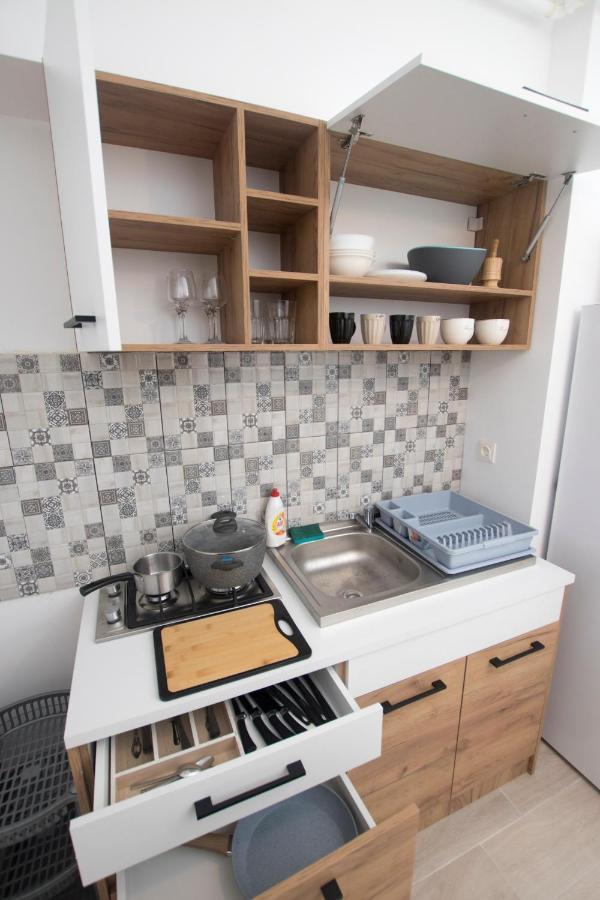 Studio Moghioros Rezidence 2 Bukares Bagian luar foto