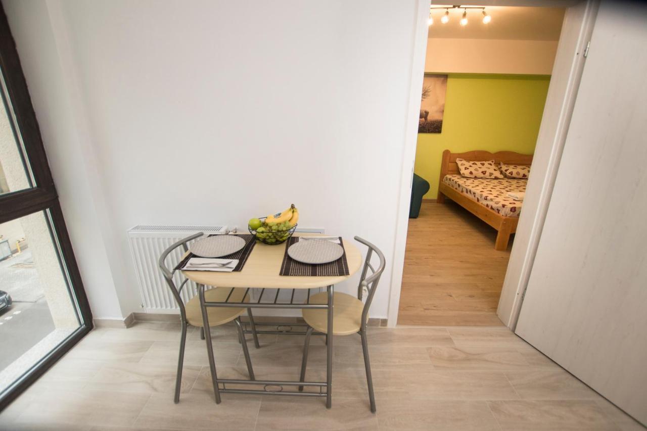 Studio Moghioros Rezidence 2 Bukares Bagian luar foto